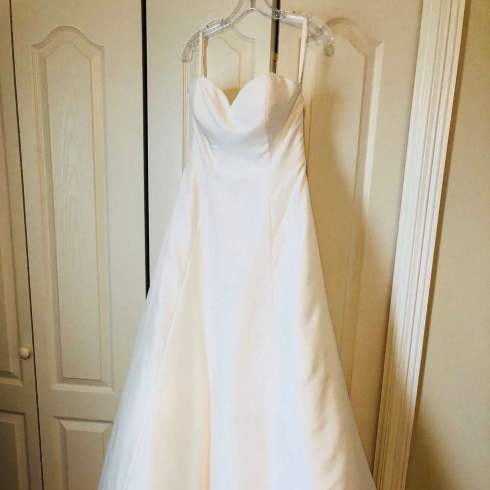 New wedding dress never altered never worn
